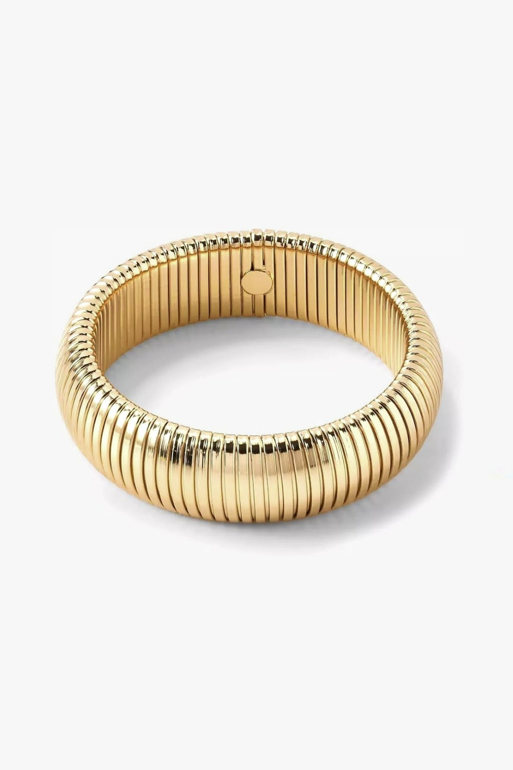 Juliette Grande Bracelet in yellow gold – ribbed bangle, 20 mm wide slip-on design on white background
