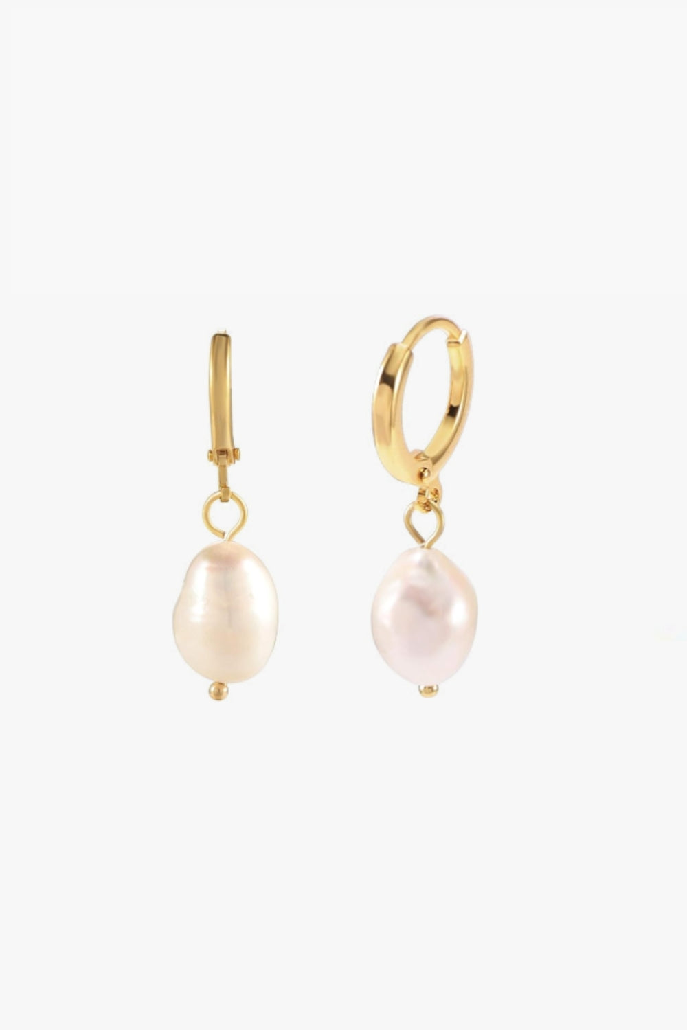 Léa Earrings – 18k yellow gold-plated huggie earrings with natural baroque pearl drop, on white background.